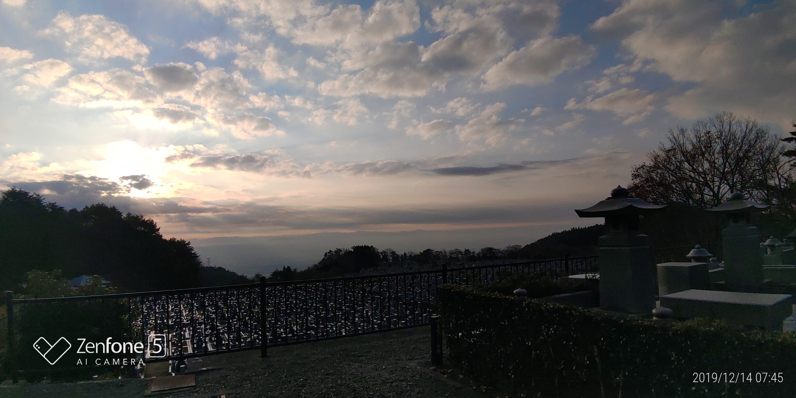 11区1番墓所から園内風景