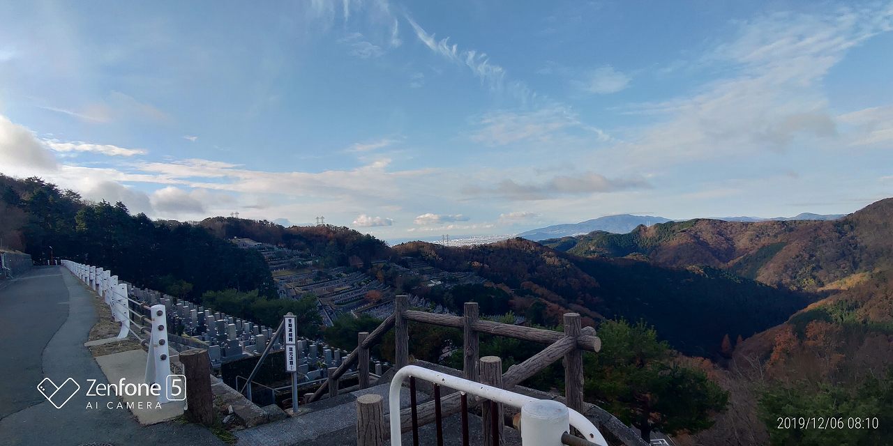 8区4/5番枝道から階段墓域（六甲山系風景）