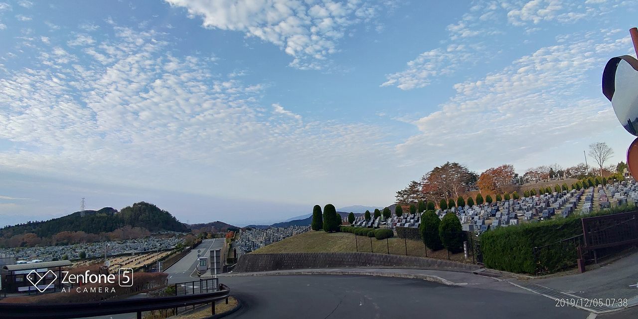 霊園北入口から園内風景