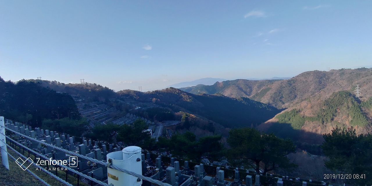 8区4/5番枝道から階段墓域風景