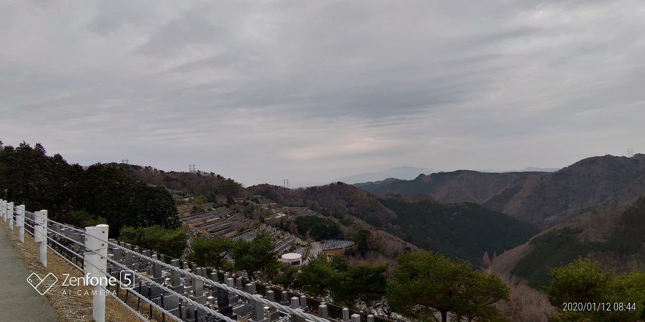 8区4/5番枝道から階段墓域風景