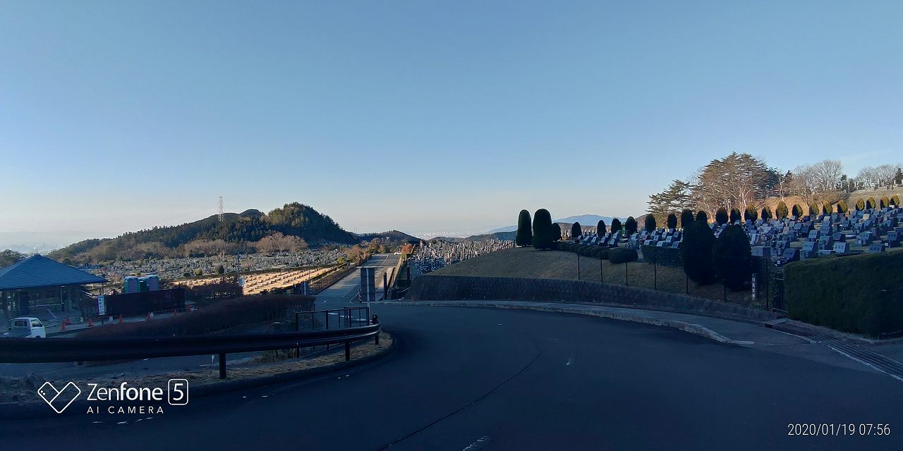 霊園北入口・朝の園内風景