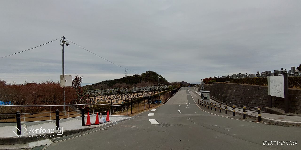 北口バス停から園内風景