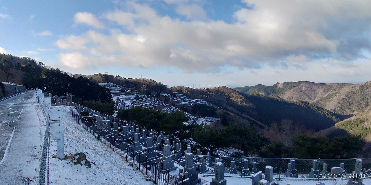 8区4/5番枝道から階段墓域風景