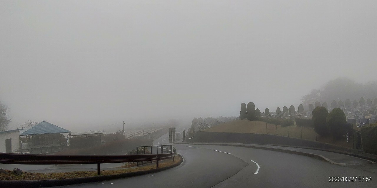 霊園北入口から園内風景