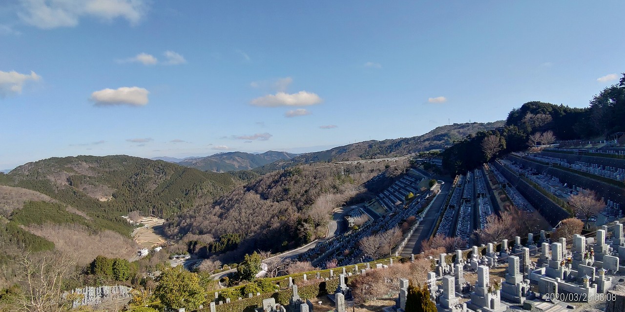 7区3番上段駐車場から階段墓域風景