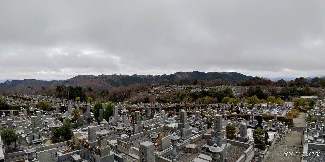 2区2番墓所から園内風景　②