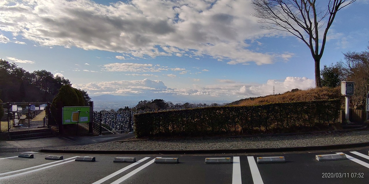 11区1番駐車場から園内風景