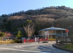 霊園正面入口・管理事務所風景