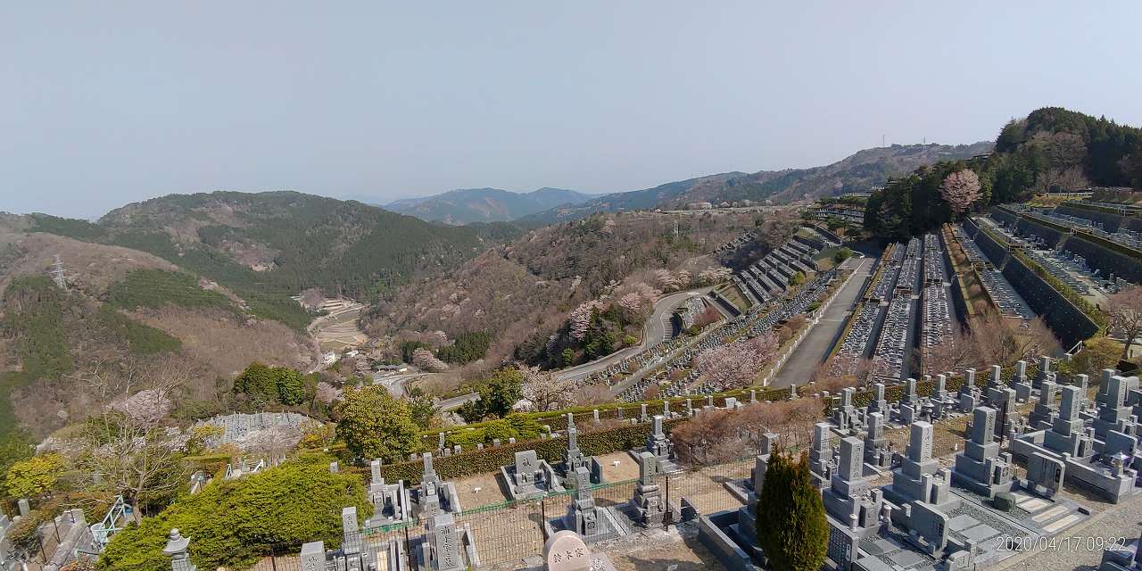 7区3番上段駐車場から階段墓域風景