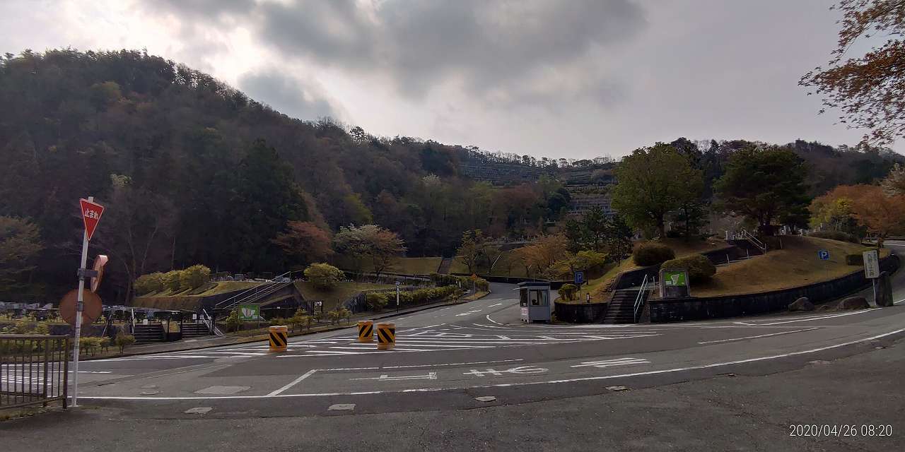 ５区墓所駐車場から園内風景