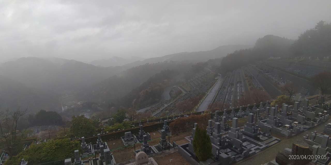 7区3番上段駐車場から階段墓域風景