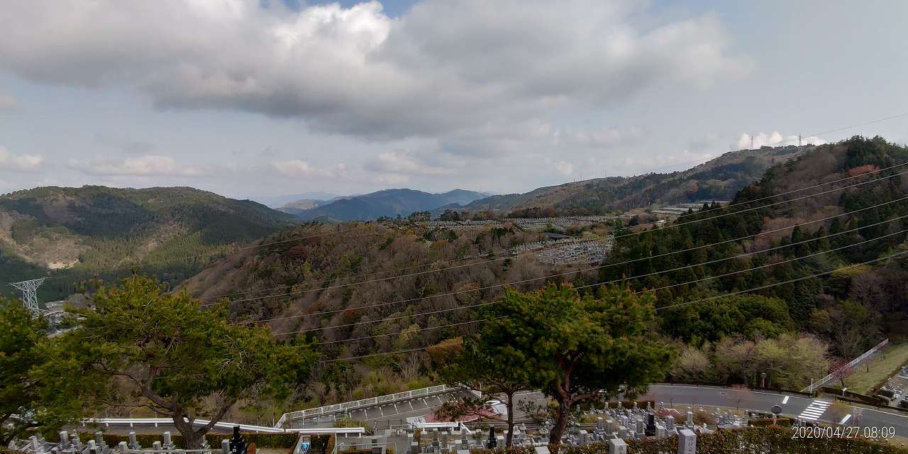 8区4番枝道駐車場から園内風景