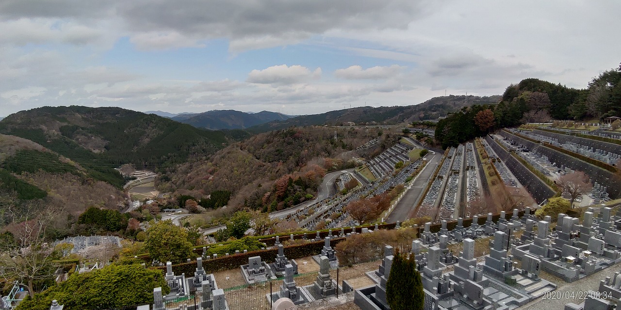 7区3番上段駐車場から階段墓域風景