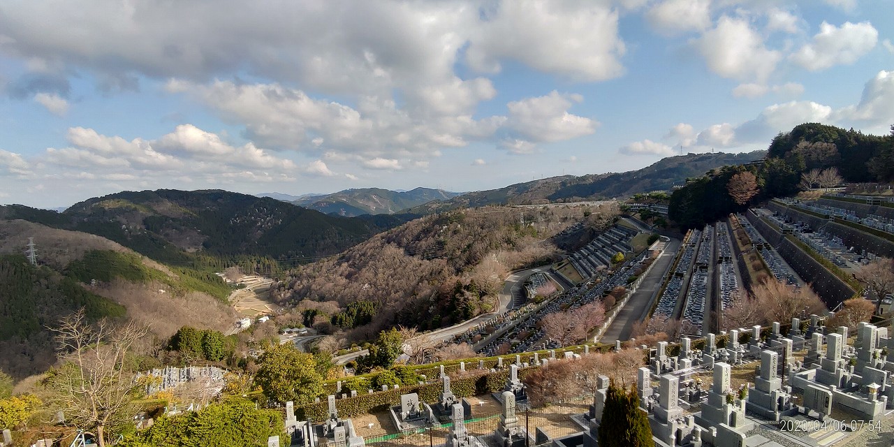 7区3番上段駐車場から階段墓域風景