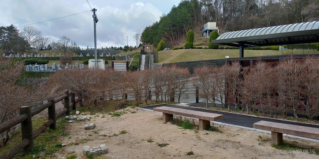 北口休憩所から園内風景