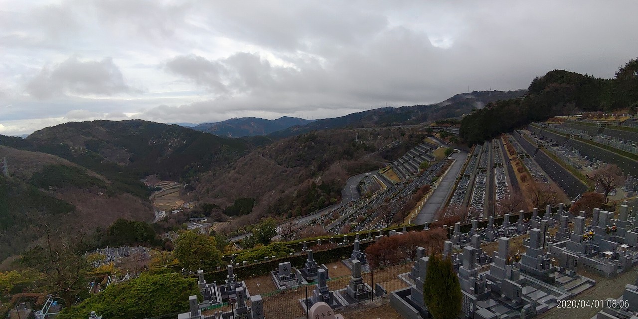 7区3番上段駐車場から階段墓域風景