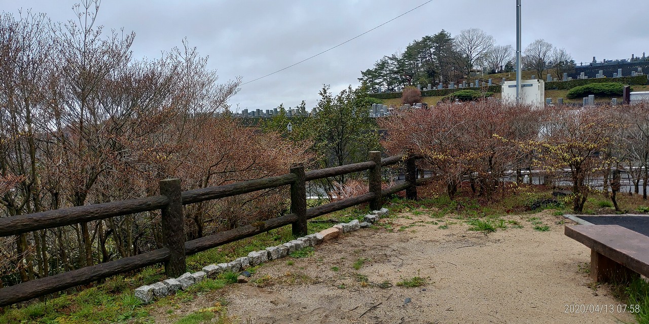 ②　北口休憩所から園内風景