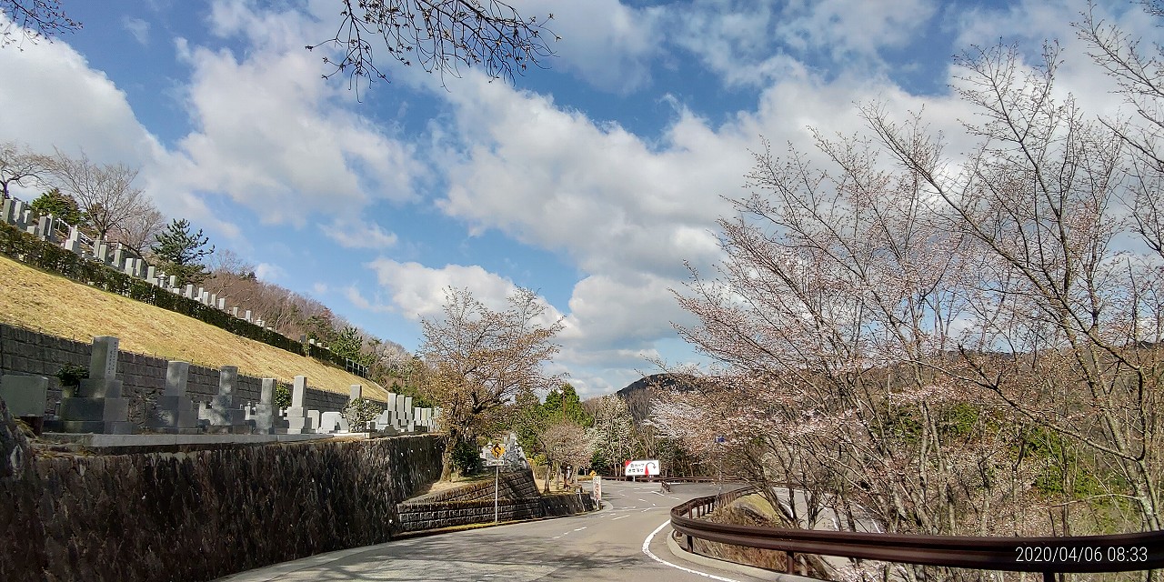 バス通り・6区バス停休憩所風景