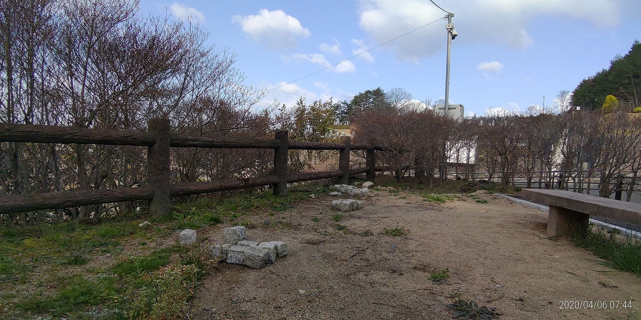 北口休憩所から園内風景