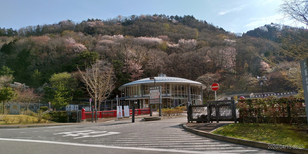 霊園正面入り口・管理事務所