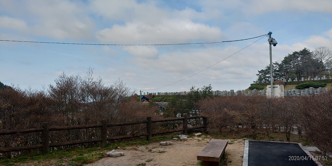 北口休憩所から園内風景