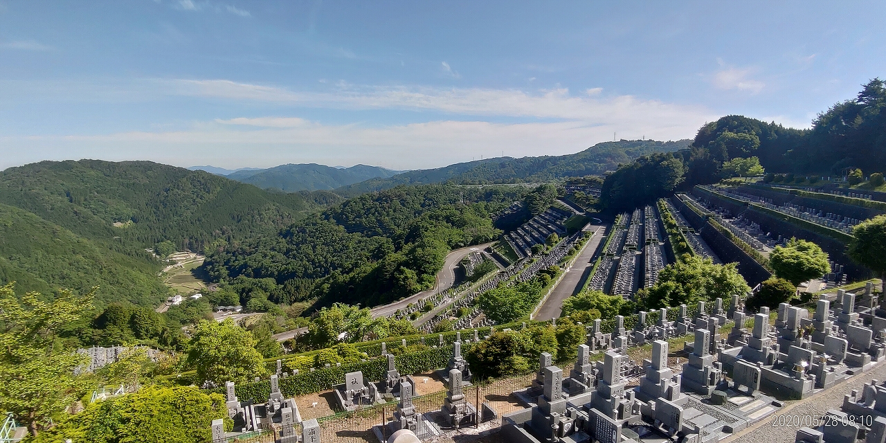 7区3番上段駐車場から階段墓域風景