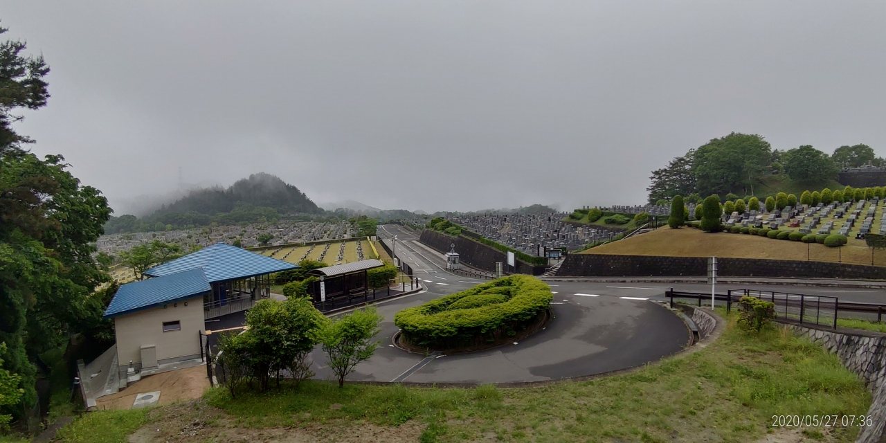 霊園北入口からの園内風景