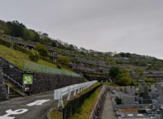 バス通り・7区墓所バス停風景