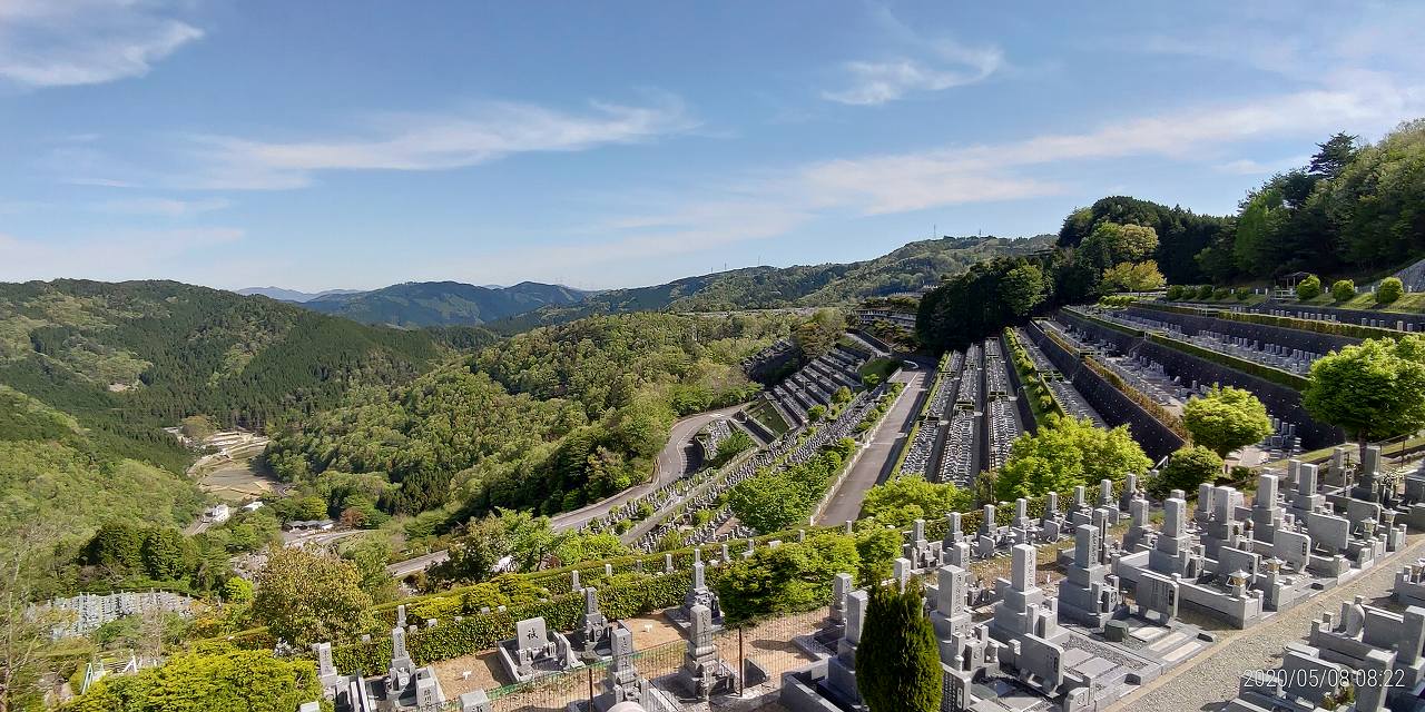 7区3番上段駐車場から階段墓域風景