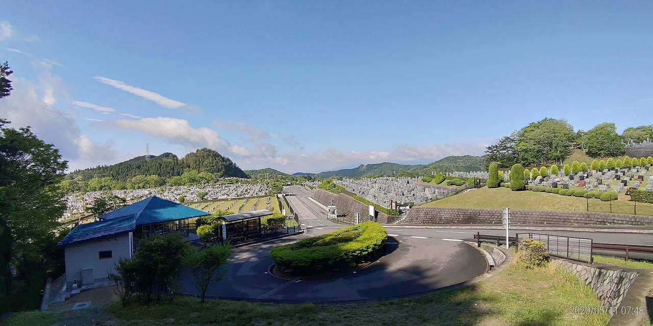 霊園北入口から園内風景