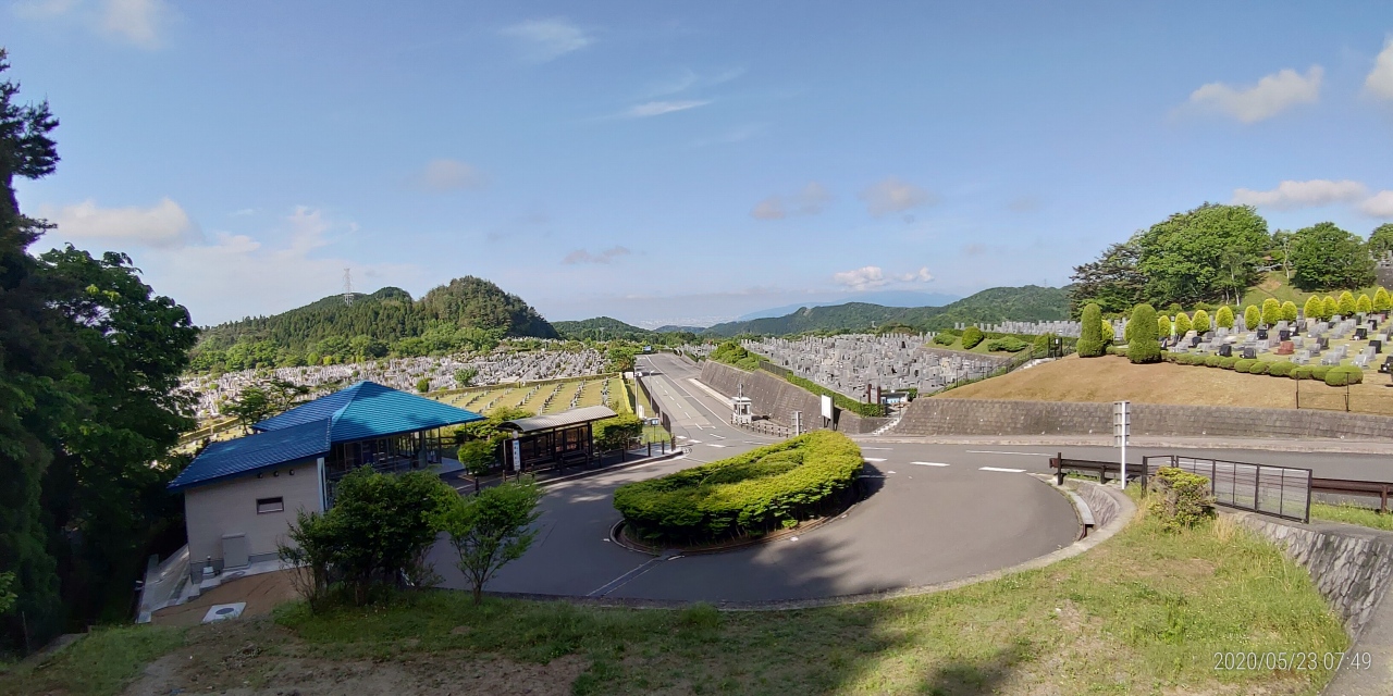 霊園北入口からの園内風景