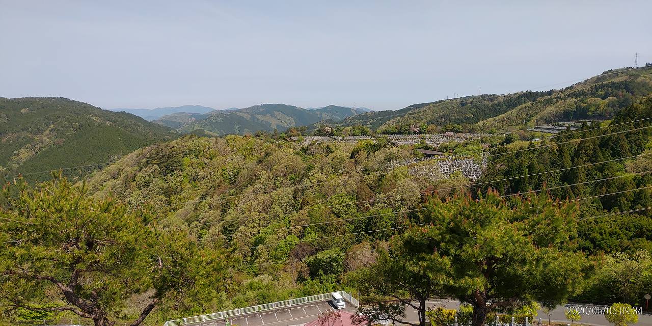 8区4番枝道駐車場から園内風景