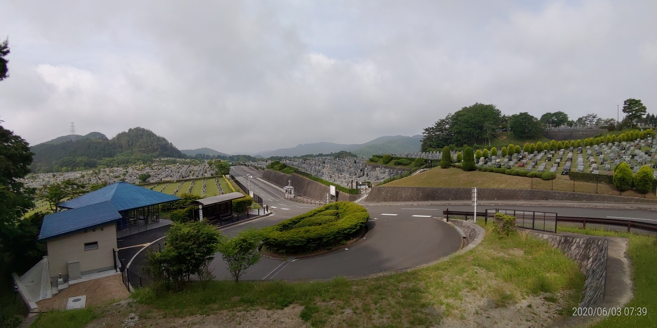 霊園北入口から園内風景