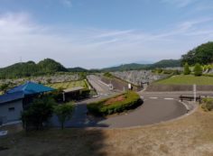 霊園北入口・から園内風景