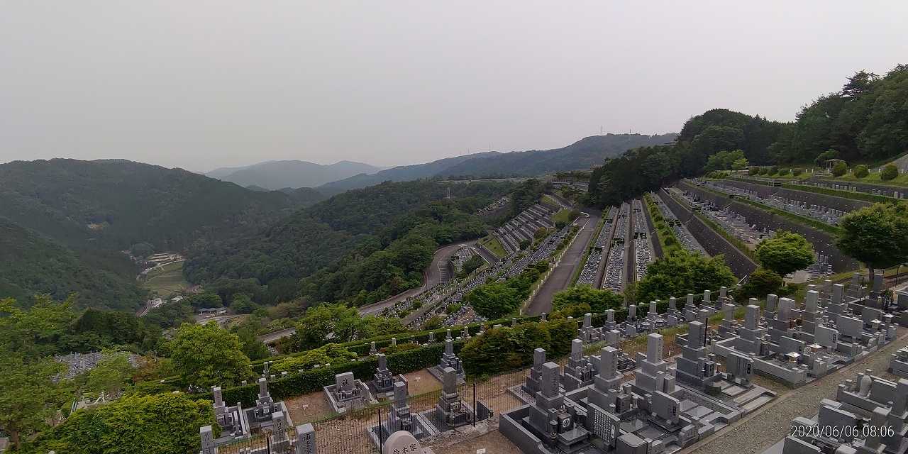 7区3番上段駐車場から階段墓域風景