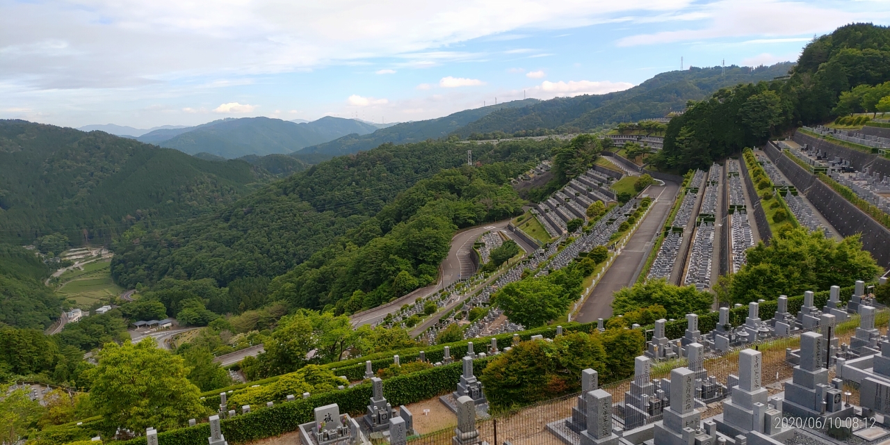 7区3番上段駐車場から階段墓域風景