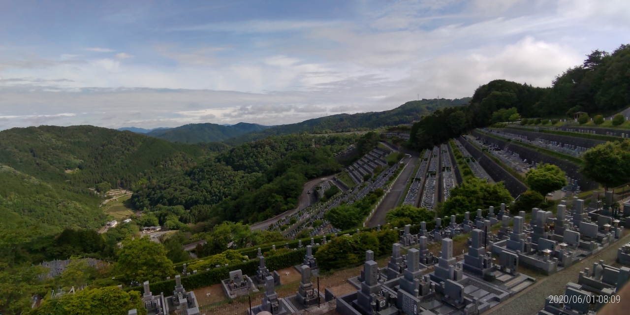 7区3番上段駐車場から階段墓域風景