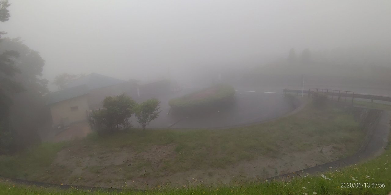 霊園北口入口から（濃霧・雨視界5ｍ）