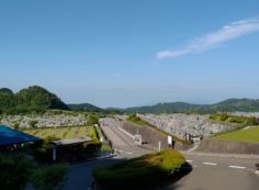 霊園北入口からの園内風景