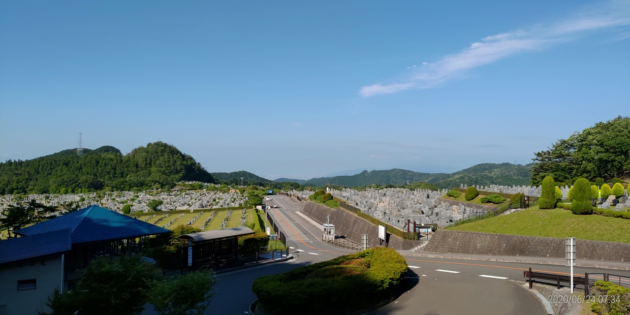 霊園北入口からの園内風景