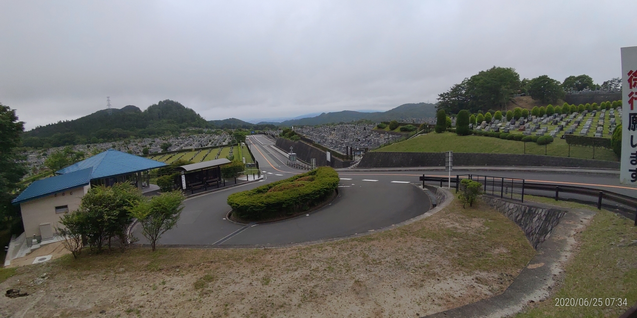 霊園北入から園内風景