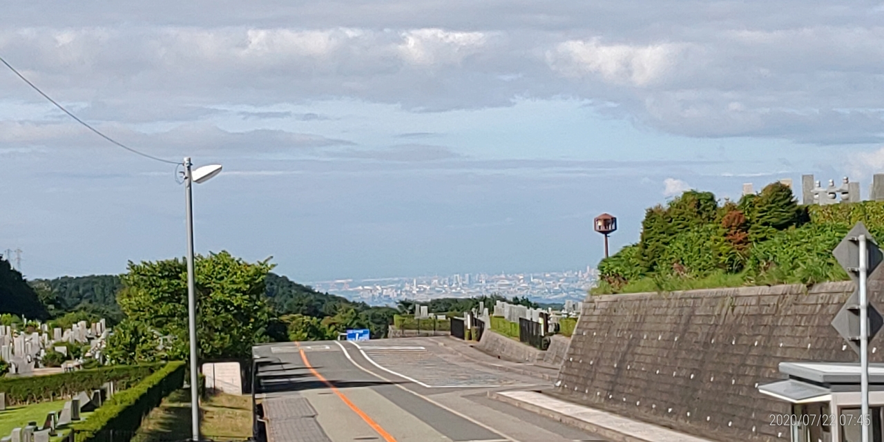 霊園北入口から園内風景（西宮・神戸港）