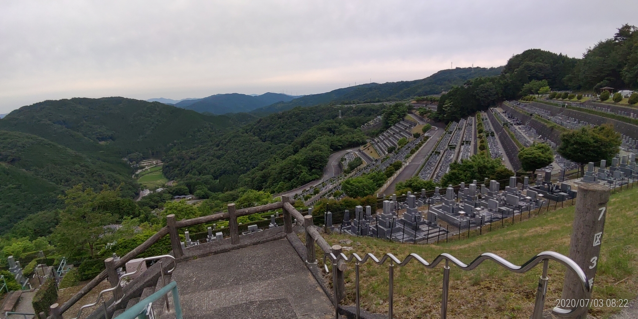 7区3番最上段駐車場から墓所風景