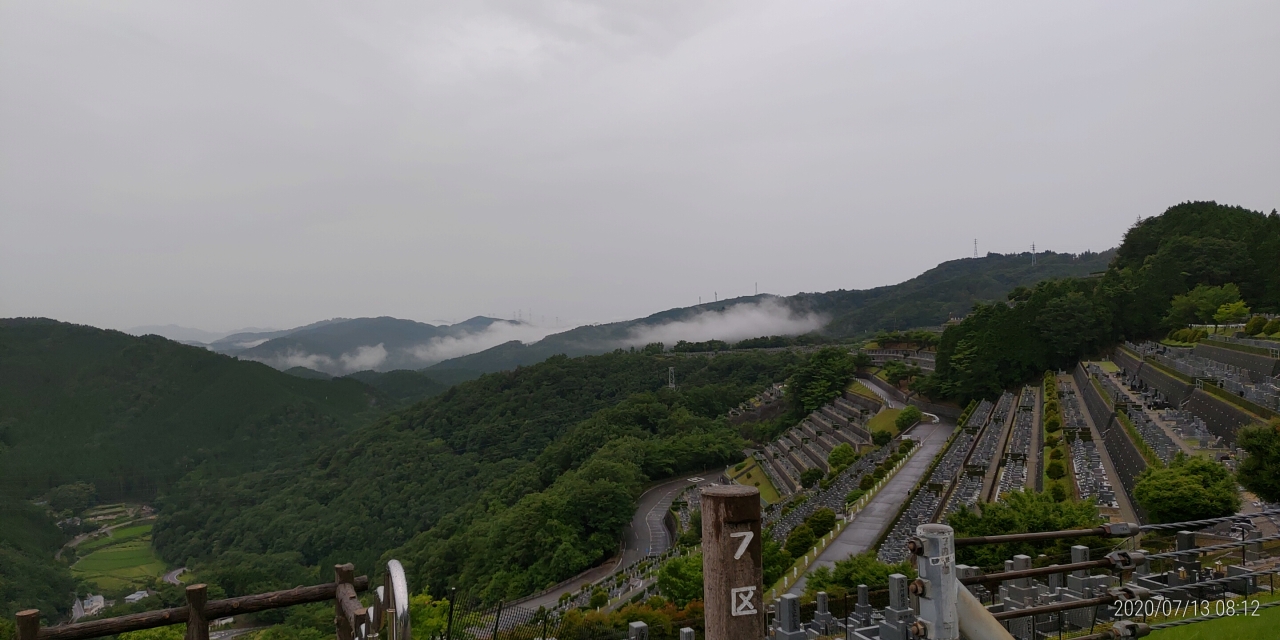 7区3番上段駐車場から階段墓域風景