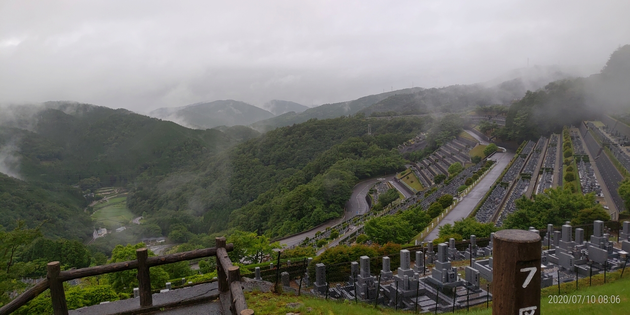 7区3番上段駐車場から階段墓域風景