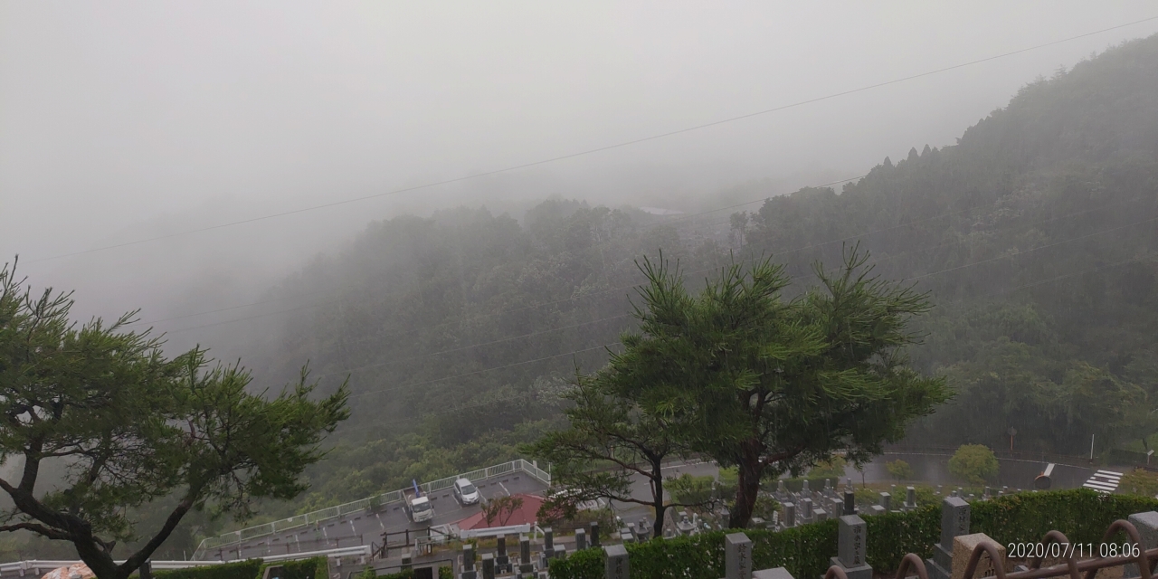 8区4番枝道駐車場から園内風景