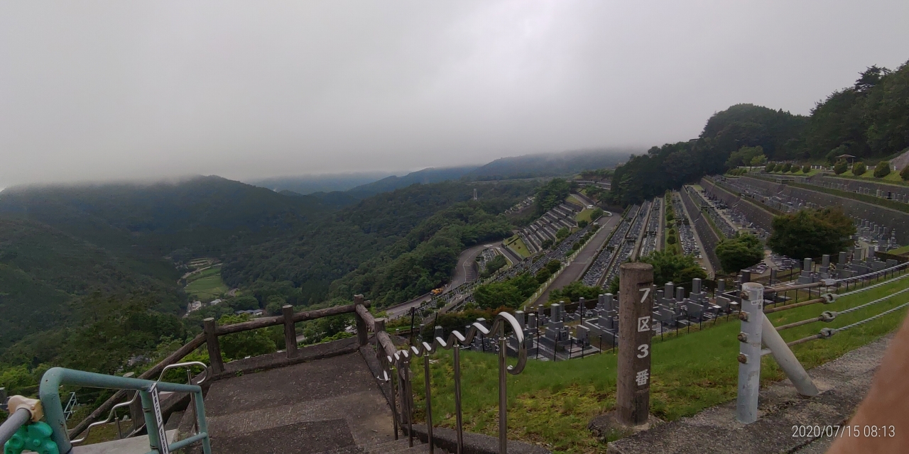 7区3番最上段駐車場から墓所風景