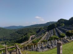 7区3番最上段駐車場から墓所風景