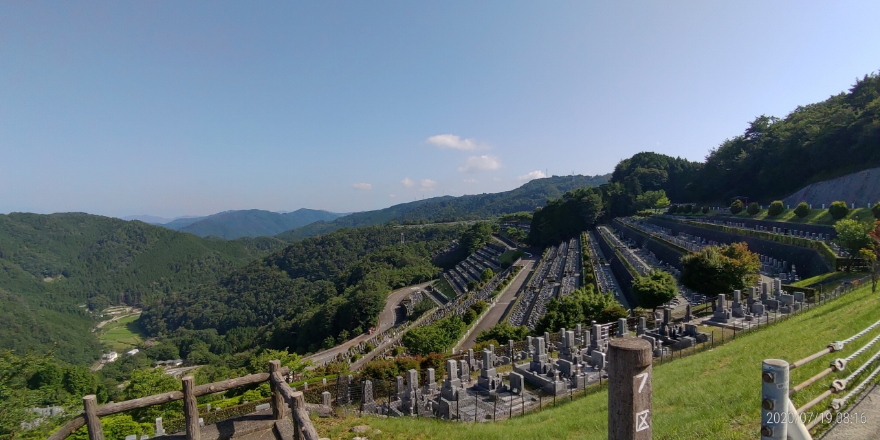 7区3番最上段駐車場から墓所風景